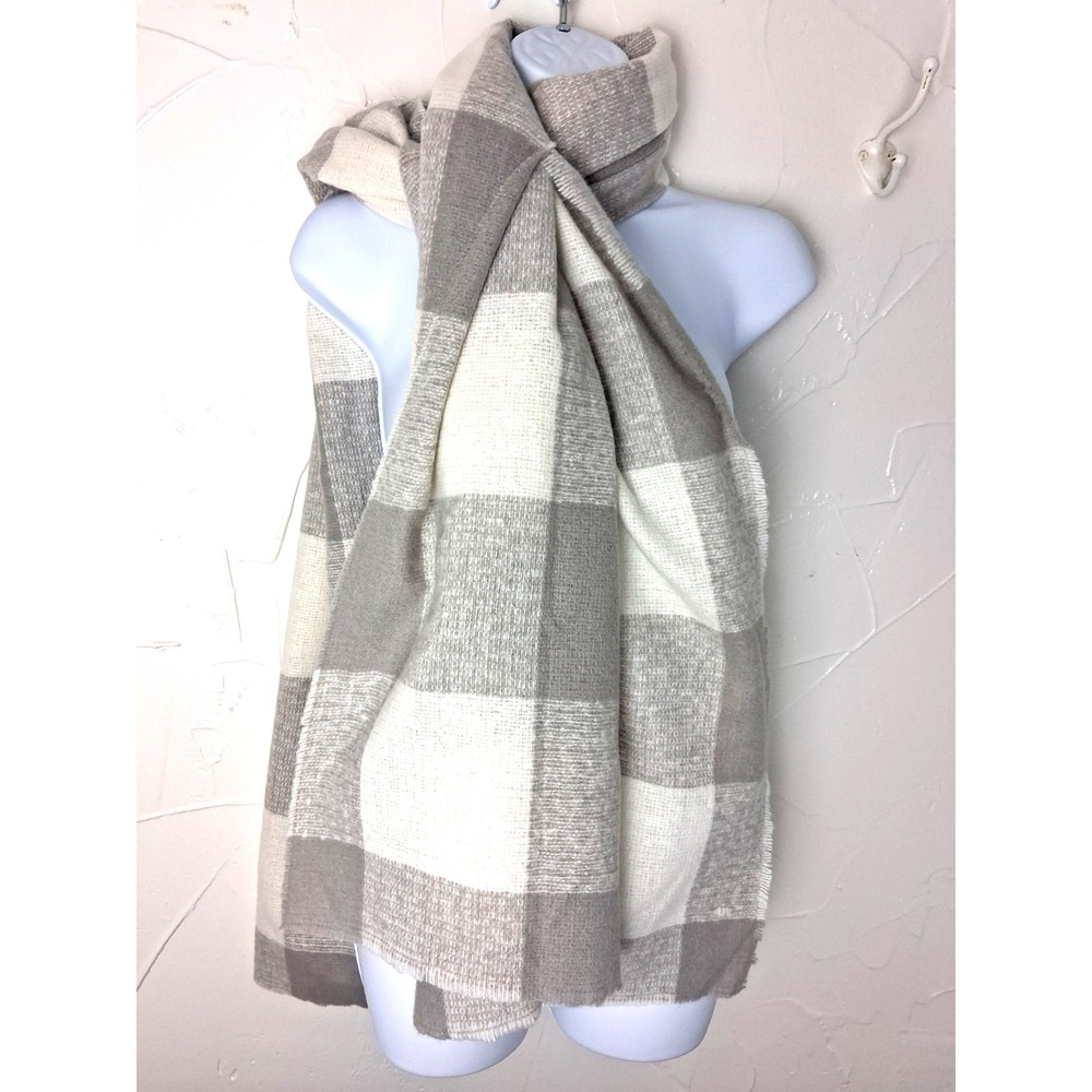 Old Navy Plaid Blanket‎ Scarf Gray Ivory Cabincore Casual Preppy Winter Warm